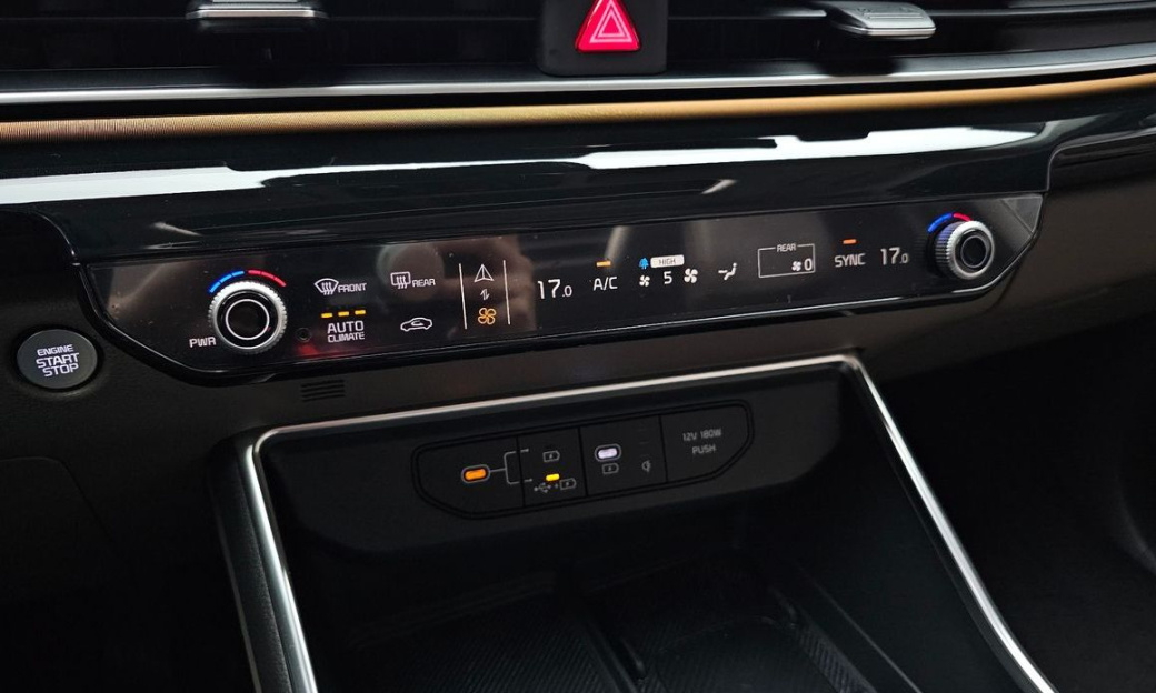 Kia Carnival 9-Seater Signature, 2025