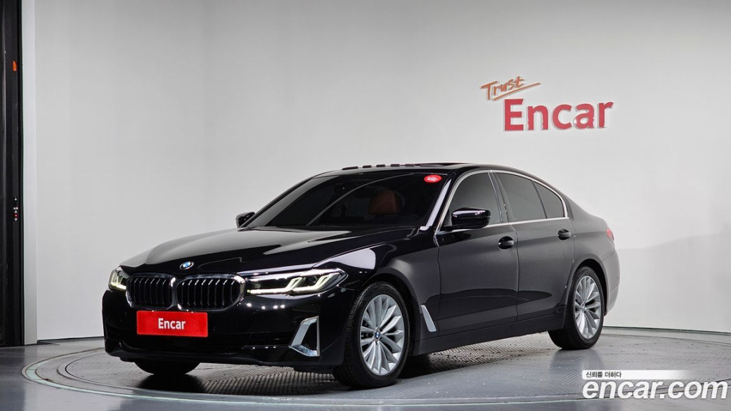 BMW 5-Series 520i Luxury, 2022