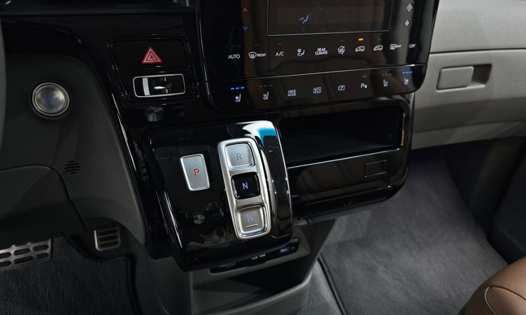 Hyundai Staria 2WD Camping Car, 2024
