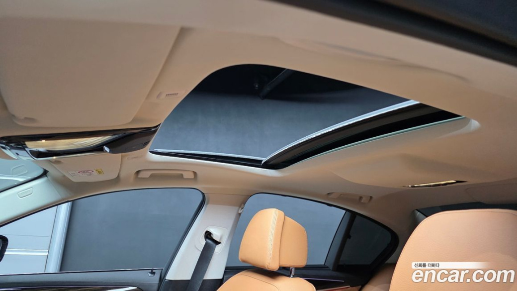 BMW 5-Series 520i Luxury, 2023
