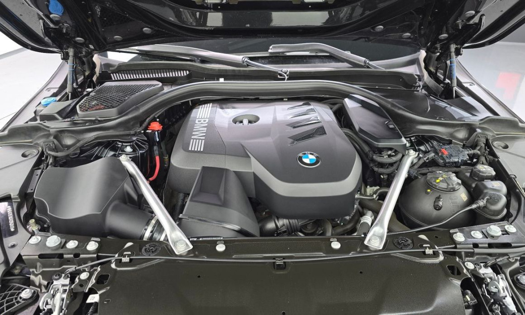 BMW 5-Series 530i xDrive, 2024