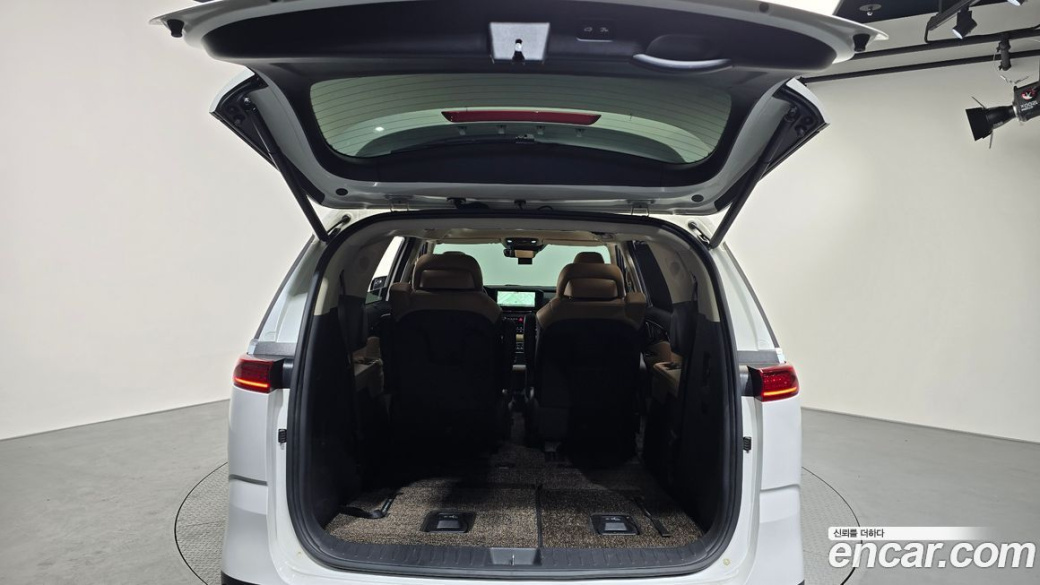 Kia Carnival 7-Seater Signature, 2022