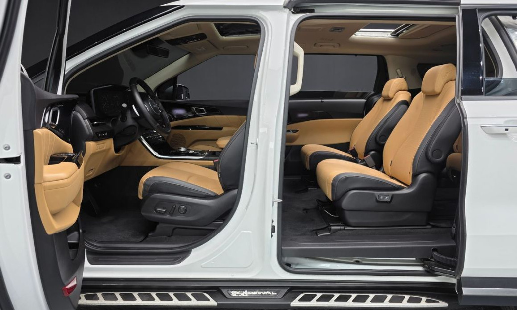 Kia Carnival 9-Seater Signature, 2023