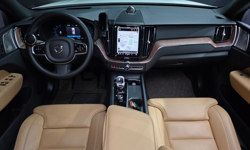 Volvo XC60 B6 Ultimate Bright, 2024
