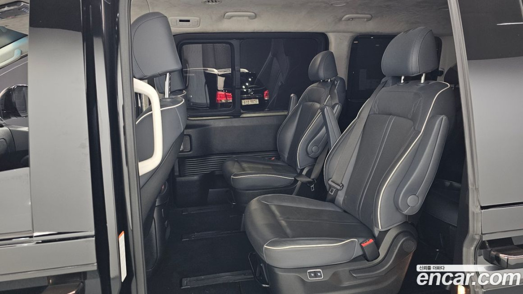 Hyundai Staria 4WD Lounge 9-Seater, 2023