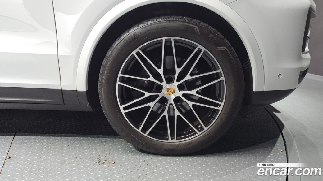 Porsche Cayenne 3.0, 2024