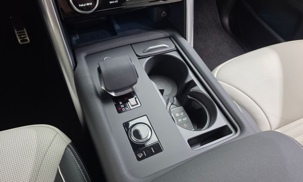 Land Rover Discovery D300 Dynamic HSE, 2024