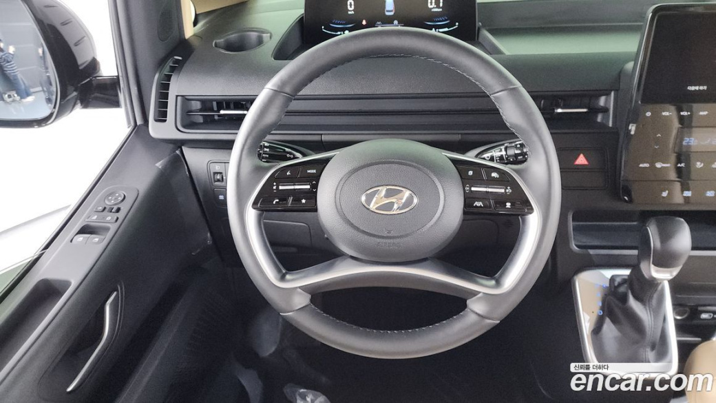 Hyundai Staria 4WD , 2023
