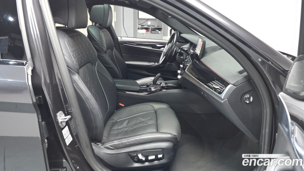 BMW 5-Series 530i xDrive M Sport Package, 2023