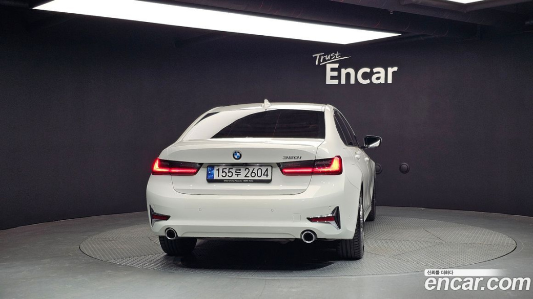 BMW 3-Series 320i Luxury, 2022