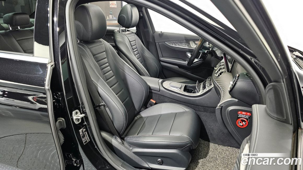 Mercedes-Benz E-Class E350 4MATIC AMG Line, 2021