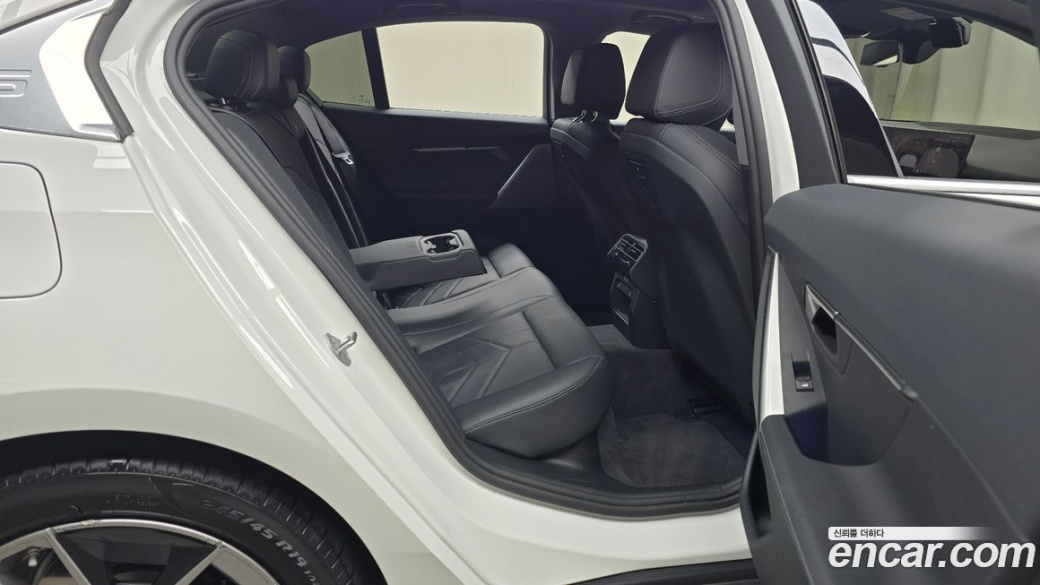 BMW 5-Series 520i, 2024