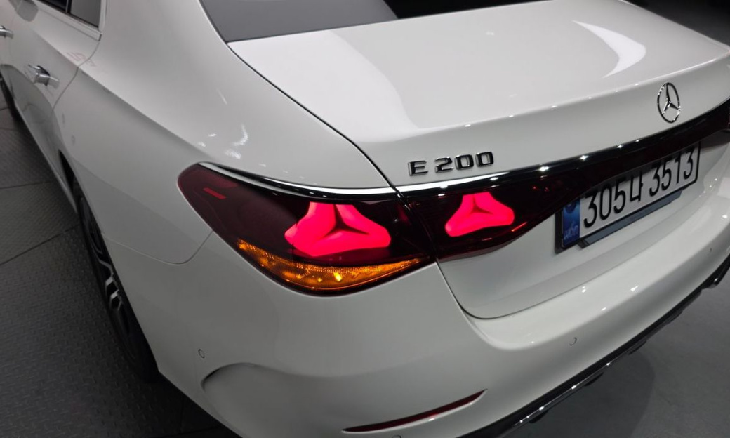 Mercedes-Benz E-Class E200 AMG Line, 2026