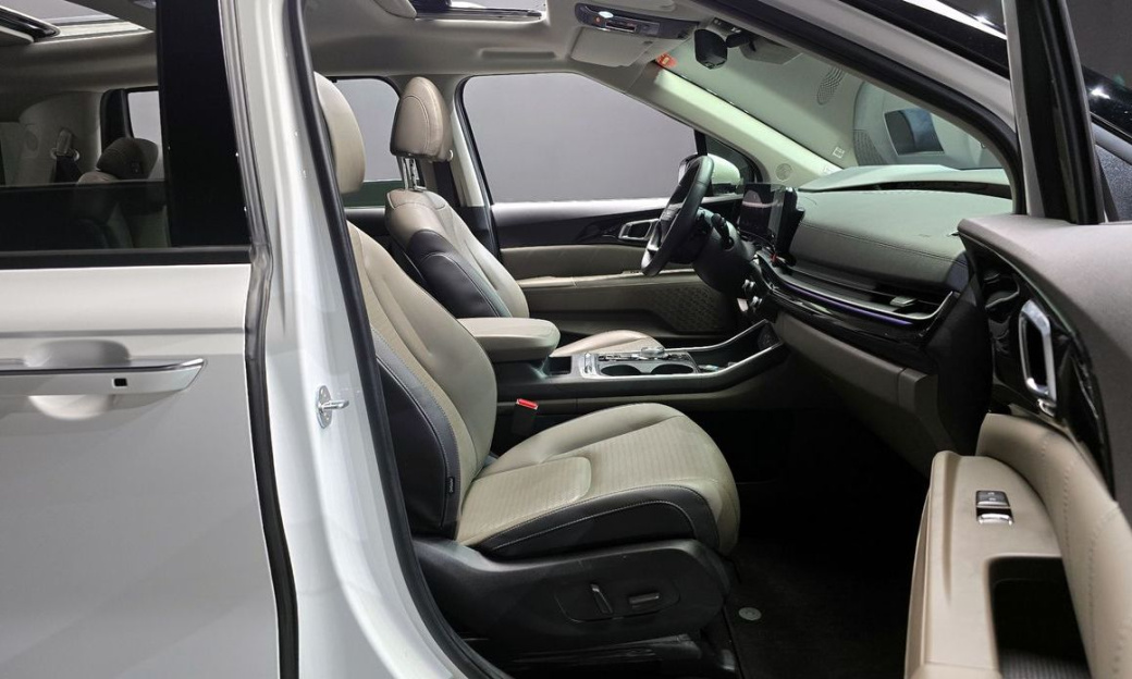 Kia Carnival 9-Seater Signature, 2025