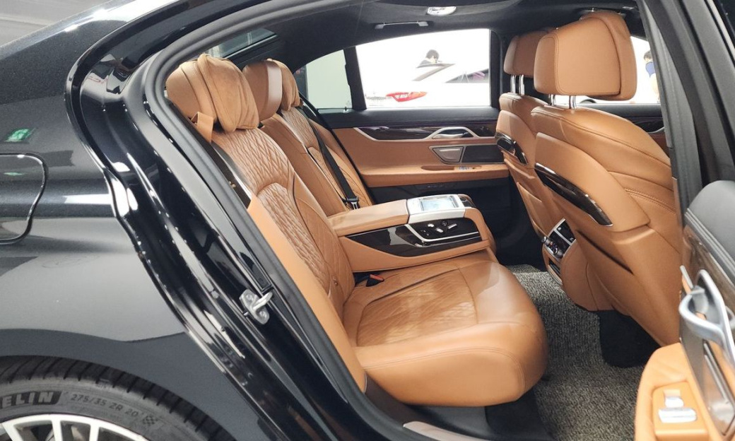 BMW 7-Series 740i Design Pure Excellence, 2022