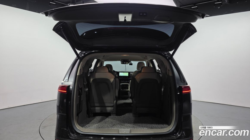 Kia Carnival 9-Seater Signature, 2023