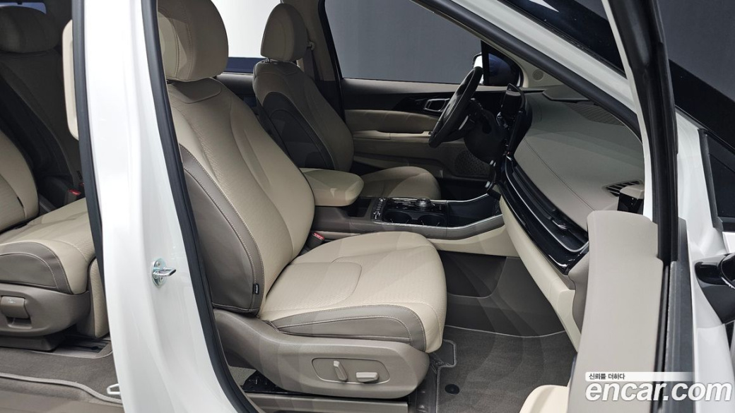 Kia Carnival 7-Seater Signature, 2024