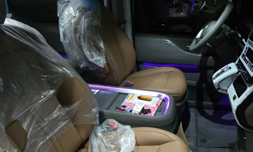 Hyundai Staria 4WD Lounge 7-Seater, 2025