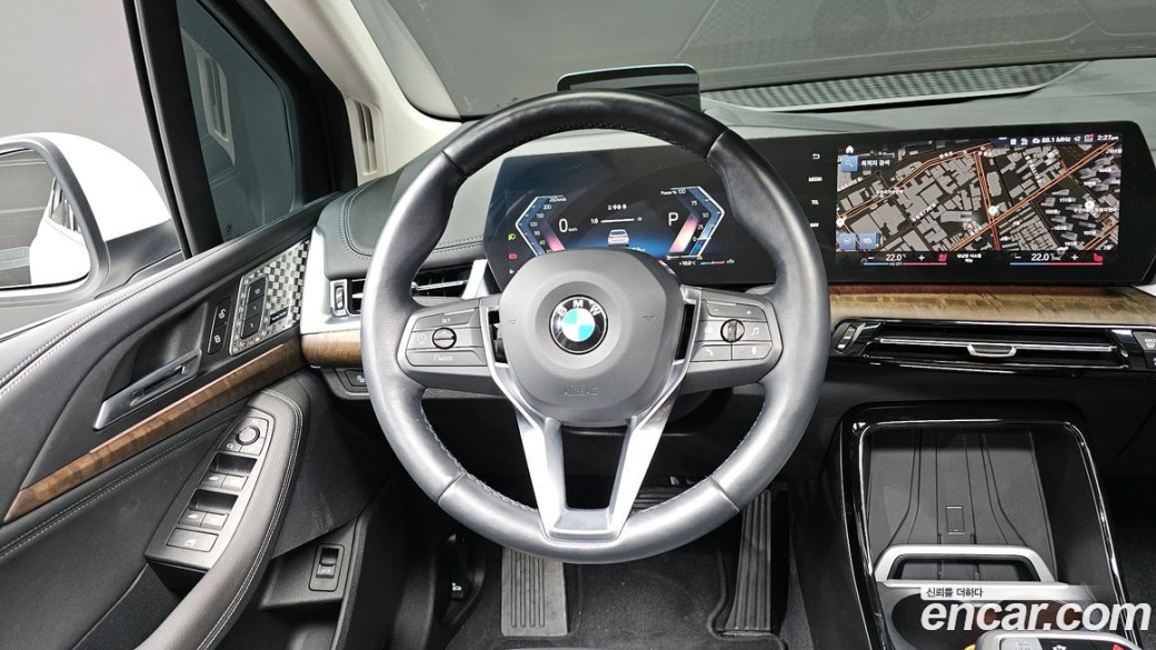BMW 2-Series 220i Luxury, 2023