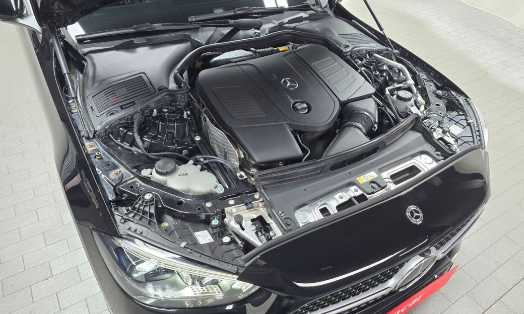 Mercedes-Benz C-Class C300 4MATIC AMG Line, 2024