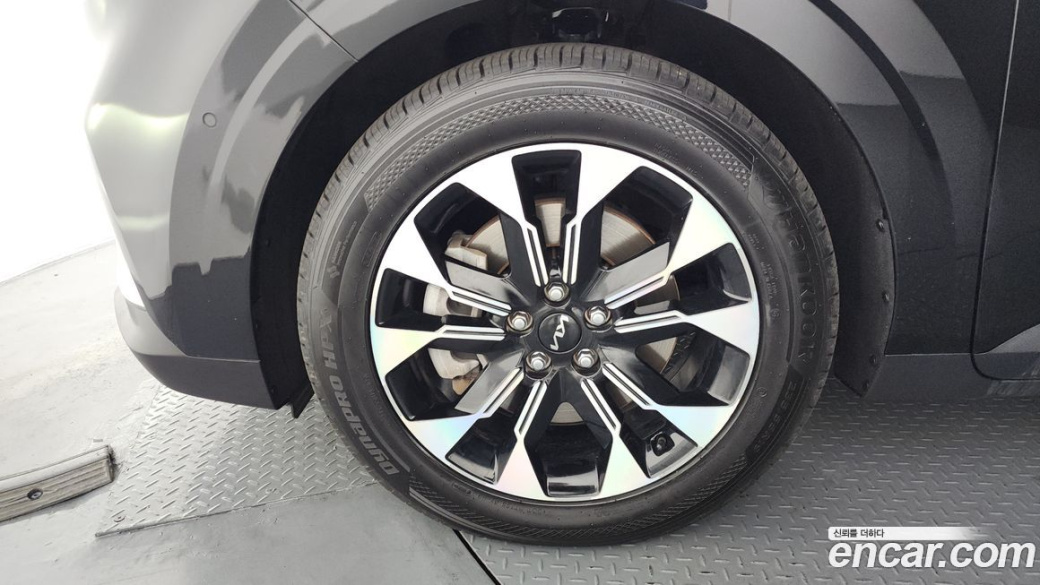 Kia Carnival 9-Seater Signature, 2023
