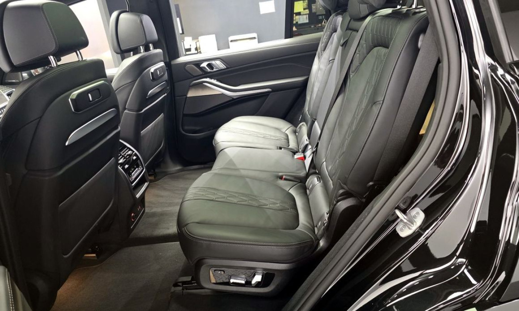 BMW X7 xDrive 40i Design Pure Excellence 7-Seater, 2025
