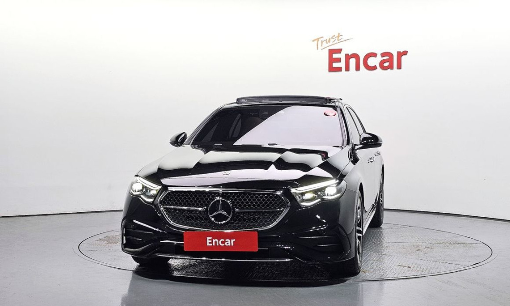 Mercedes-Benz E-Class E300 4MATIC AMG Line, 2025