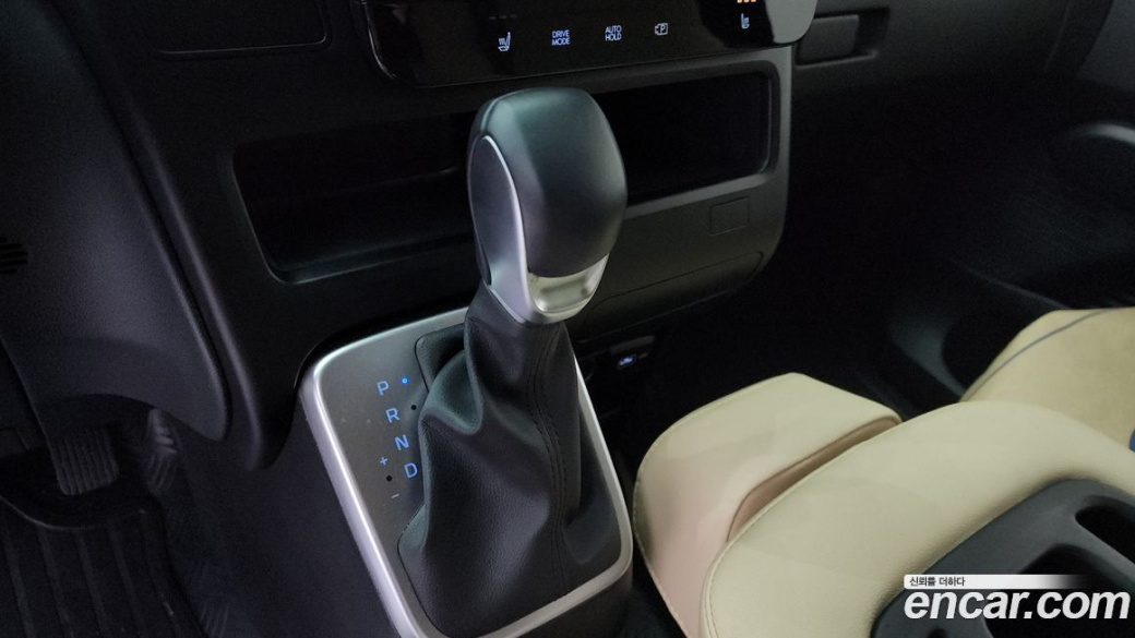 Hyundai Staria 4WD , 2023