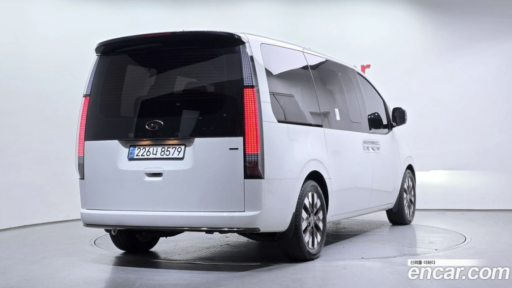 Hyundai Staria 4WD Lounge 7-Seater, 2024