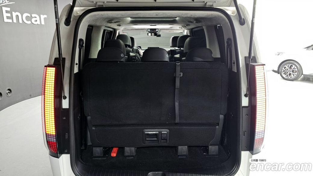 Hyundai Staria 4WD Lounge 9-Seater, 2024