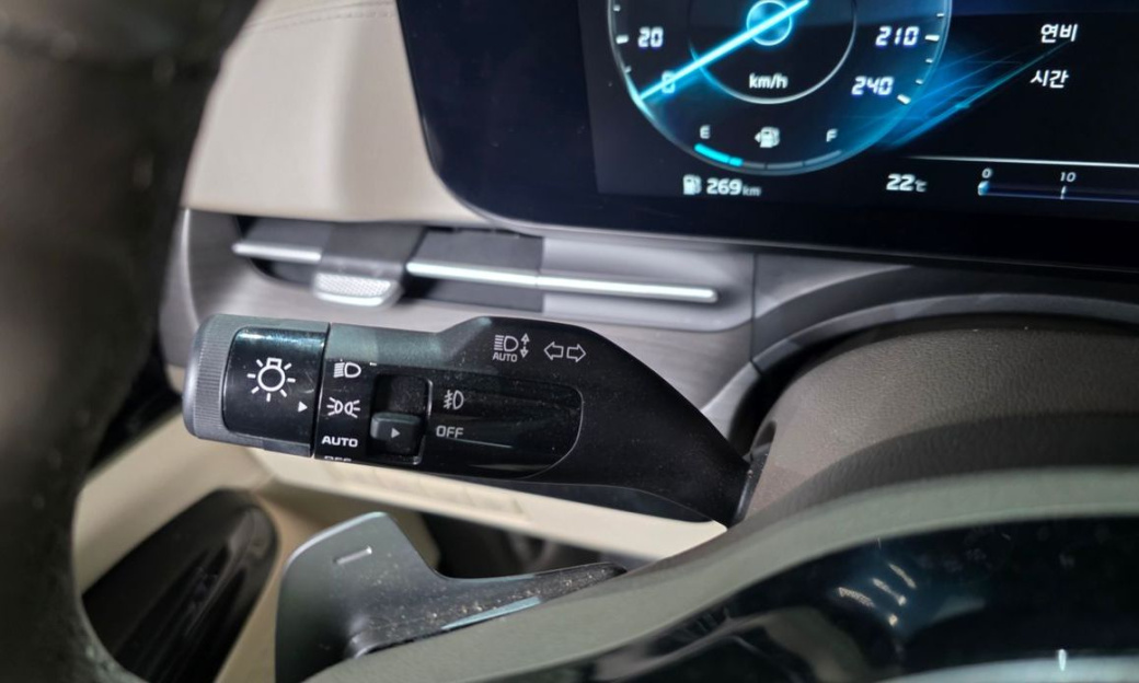 Kia Carnival 7-Seater Signature, 2023