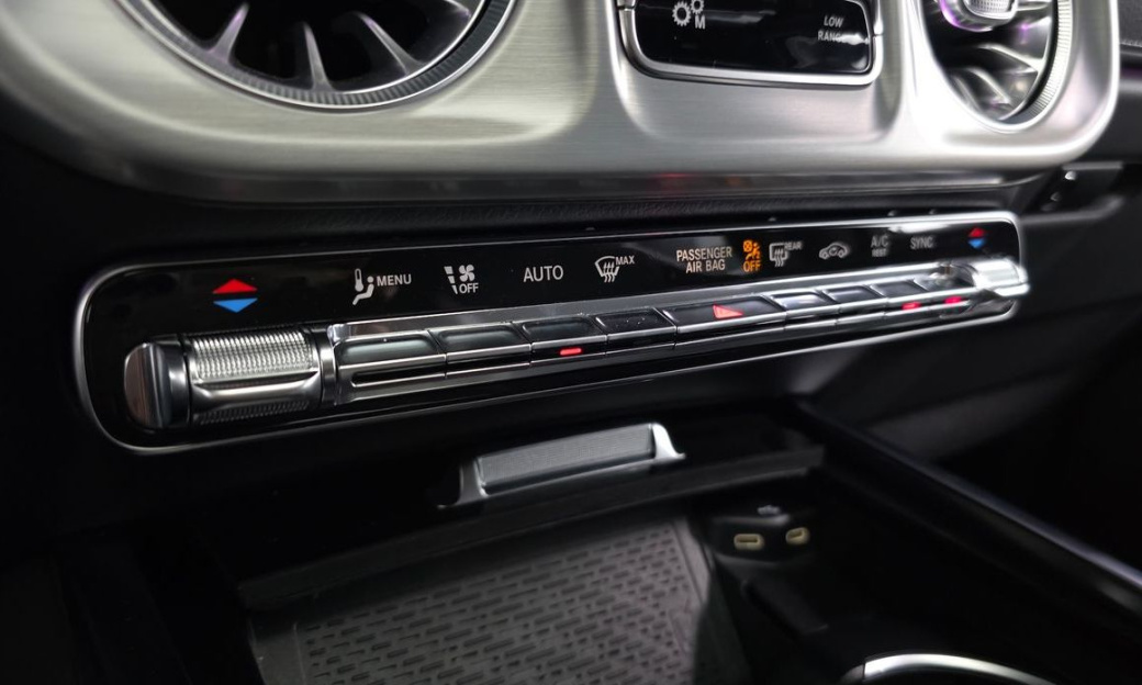 Mercedes-Benz G-Class G450d, 2025