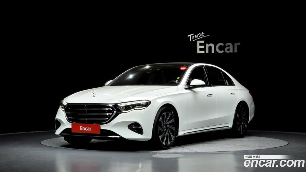 Mercedes-Benz E-Class E300 4MATIC Exclusive, 2025