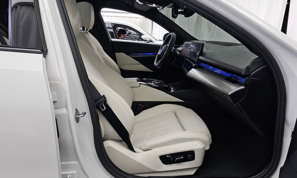 BMW 5-Series 520i M Sport, 2025