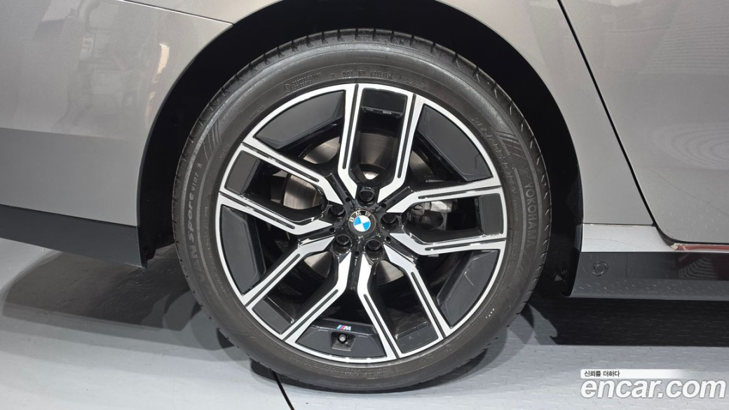 BMW 7-Series 740i xDrive M Sport, 2025