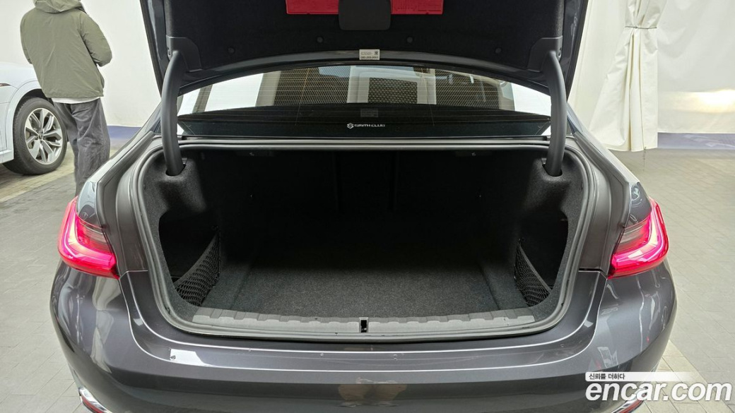 BMW 3-Series 320i Luxury, 2022