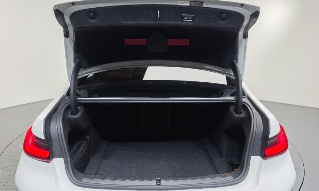 BMW 3-Series 320i M Sport, 2025