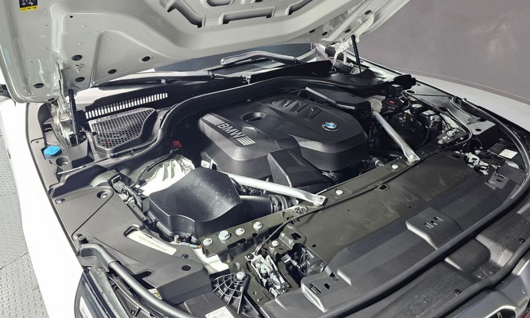 BMW 5-Series 520i M Sport, 2025