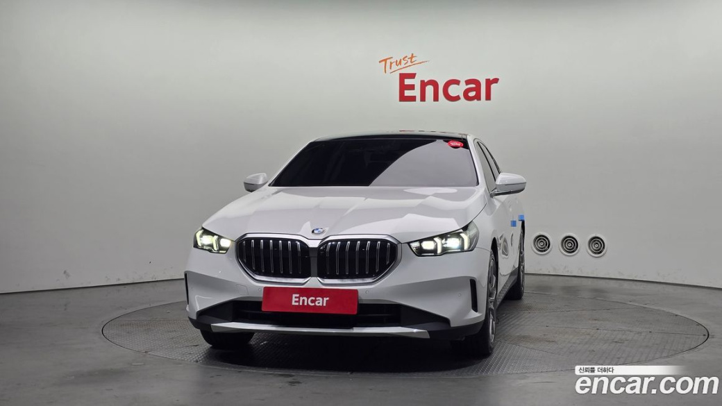 BMW 5-Series 520i, 2024