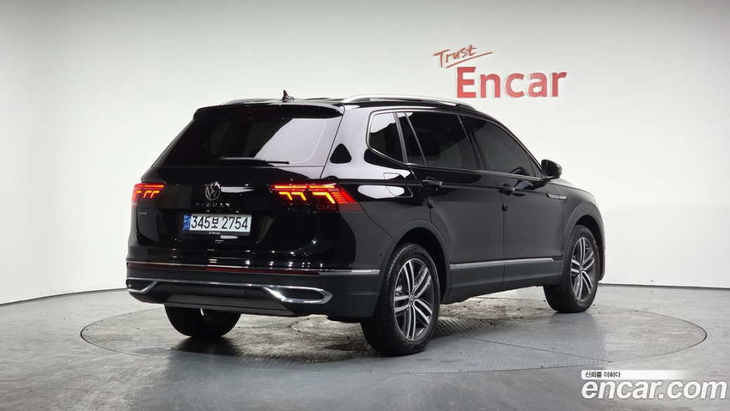 Volkswagen Tiguan 2.0 TSI Prestige, 2024