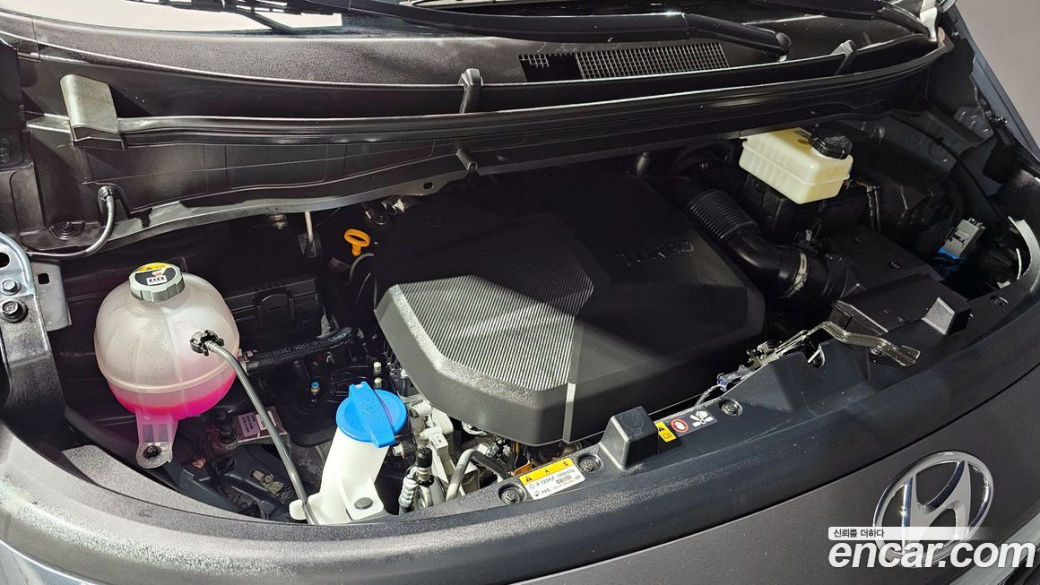 Hyundai Staria 4WD Tourer 9-Seater, 2023