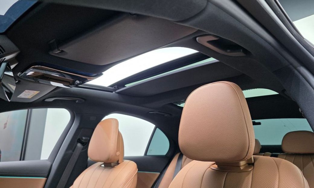 Mercedes-Benz E-Class E300 4MATIC AMG Line, 2025