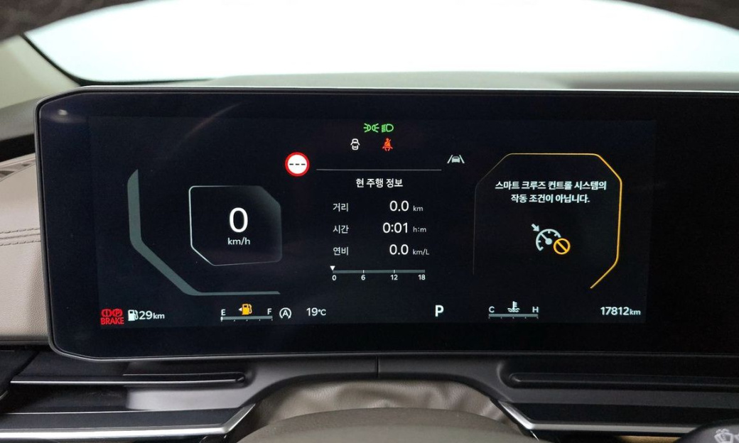 Kia Carnival 9-Seater Signature, 2025