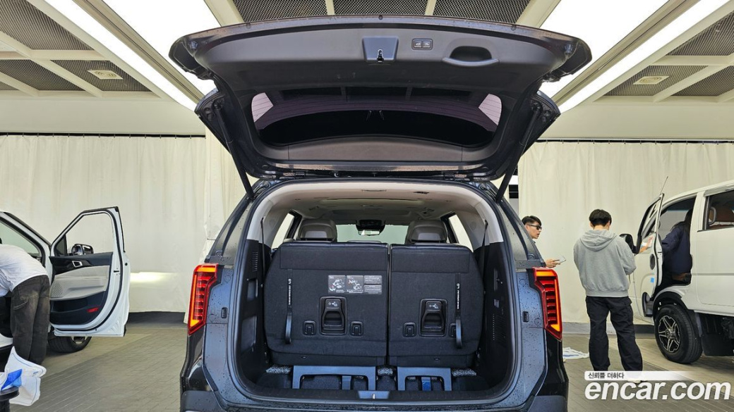 Kia Carnival 7-Seater Signature, 2024
