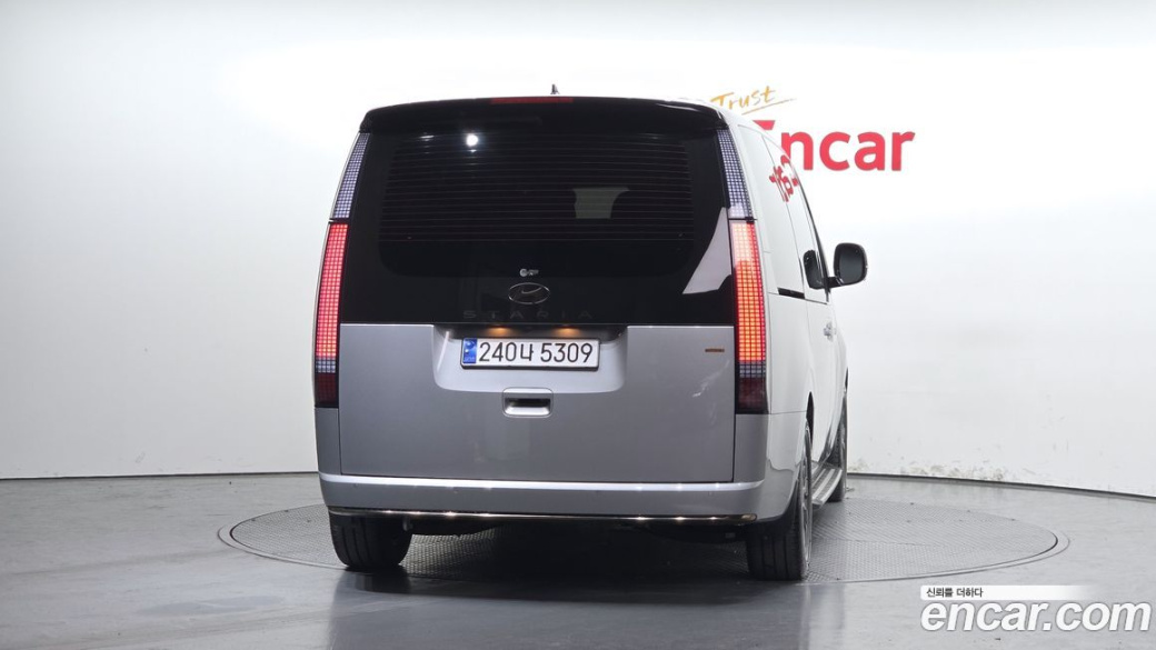 Hyundai Staria 4WD Lounge 9-Seater, 2025