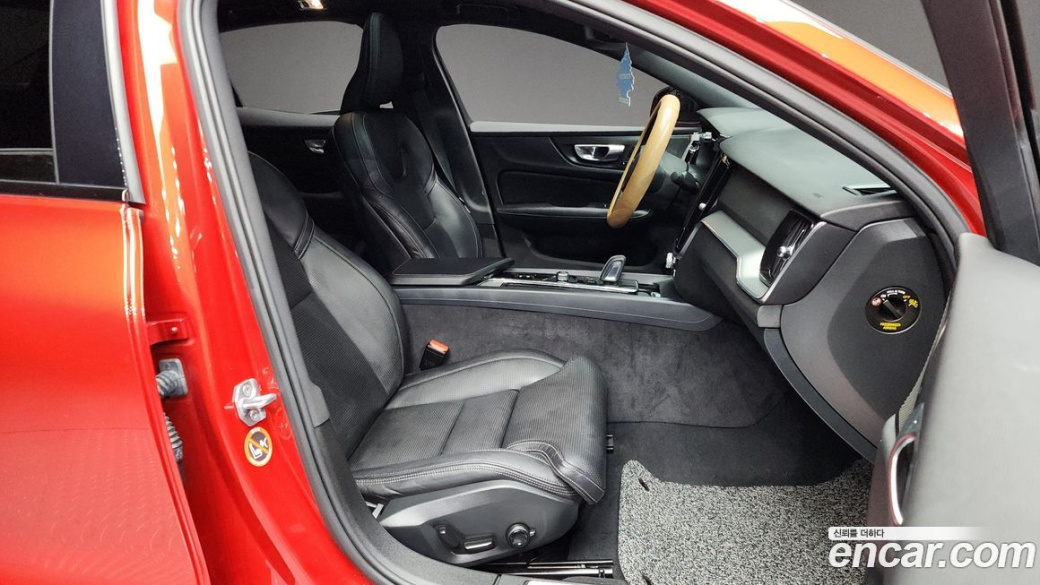 Volvo S60 B5 R-Design, 2022