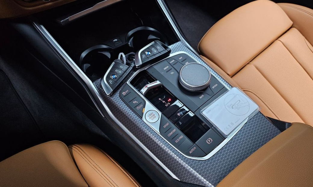 BMW 3-Series 320i M Sport, 2025