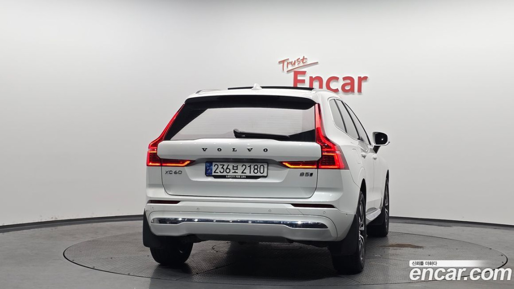 Volvo XC60 B5 Ultimate Bright, 2024