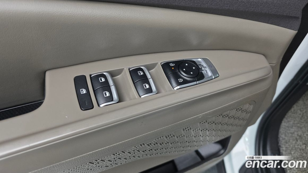 Kia Carnival 9-Seater Prestige, 2024