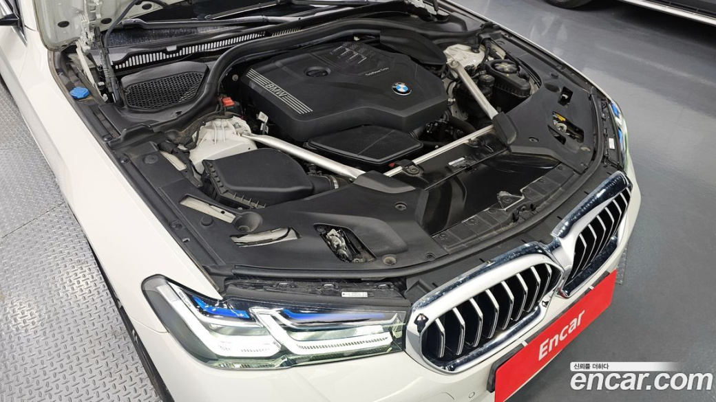 BMW 5-Series 530i xDrive M Sport Package, 2023